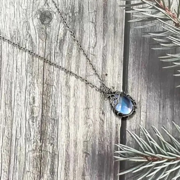 Retro Water Droplet Pendant in Silver Tone Gold Plated Alloy - Picture 6 of 11